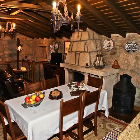 Casas Do Cavaleiro Eira 컨트리하우스 *