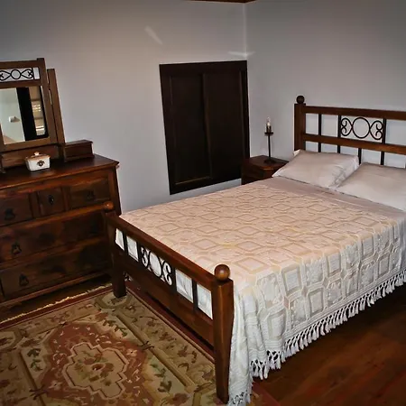 Casas Do Cavaleiro Eira Soajo